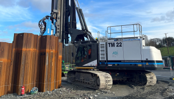 Tm 22 rig installing sheet piles