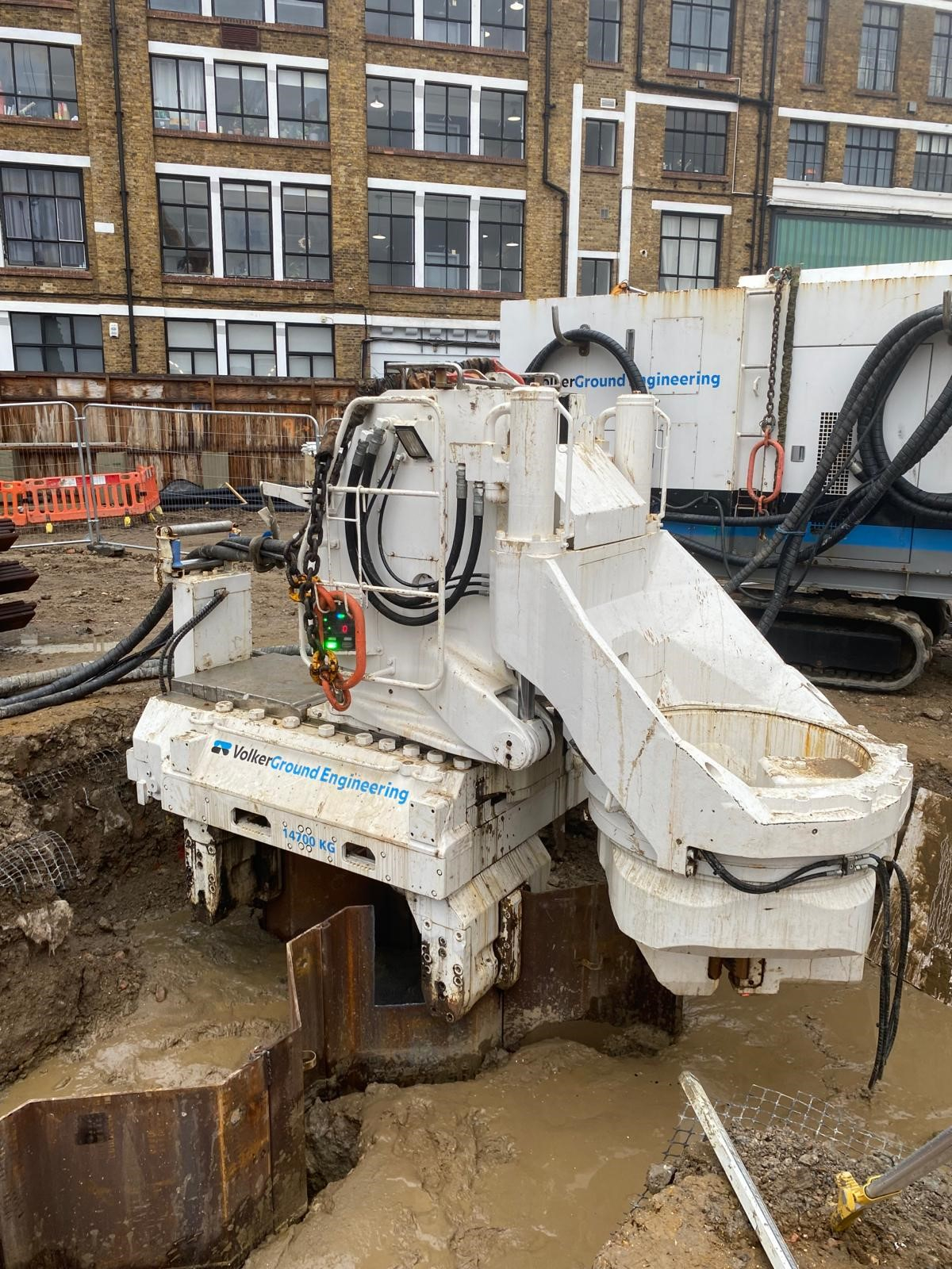 A silent piler on site